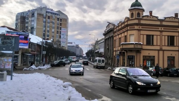 ЈУЧЕ ПРЕКО 50 ПОЗИТИВНИХ У ПАРАЋИНУ: Оволики број заражених био је још у новембарском таласу ковида ЈУЧЕ ПРЕКО 50 ПОЗИТИВНИХ У ПАРАЋИНУ: Оволики број заражених био је још у новембарском таласу ковида