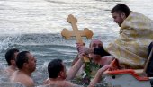 ЧАК 45 ПОТЕНЦИЈАЛНИХ ПЛИВАЧА: За Крст часни у Вршцу пливаће много новајлија ЧАК 45 ПОТЕНЦИЈАЛНИХ ПЛИВАЧА: За Крст часни у Вршцу пливаће много новајлија