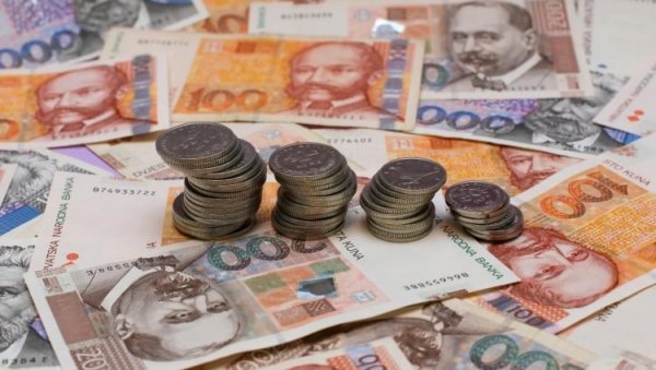 ДОЛАР НА СИЛАЗНОЈ ПУТАЊИ: Евро на највишем нивоу према америчкој валути од августа ДОЛАР НА СИЛАЗНОЈ ПУТАЊИ: Евро на највишем нивоу према америчкој валути од августа