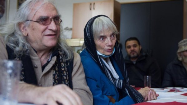 ВЕСНИ ПЕЋАНАЦ ЦРНОГОРСКО ДРЖАВЉАНСТВО, АКО ЖЕЛИ: Алекса Бечић о животу прослављене глумице (ФОТО) ВЕСНИ ПЕЋАНАЦ ЦРНОГОРСКО ДРЖАВЉАНСТВО, АКО ЖЕЛИ: Алекса Бечић о животу прослављене глумице (ФОТО)