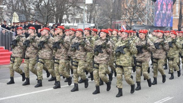 САРАЈЕВО ЛОВИ СРПСКЕ ОФИЦИРЕ: Претње припадницима Оружаних снага БиХ који су били на прослави Дана РС САРАЈЕВО ЛОВИ СРПСКЕ ОФИЦИРЕ: Претње припадницима Оружаних снага БиХ који су били на прослави Дана РС