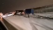 HAOS KOD BATAJNICE: Vozila sletela sa puta, saobraćaj usporen (VIDEO) HAOS KOD BATAJNICE: Vozila sletela sa puta, saobraćaj usporen (VIDEO)