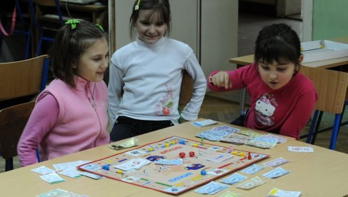 FORUM SREDNJIH STRUČNIH ŠKOLA: Vaspitači imaju veće plate od nastavnika FORUM SREDNJIH STRUČNIH ŠKOLA: Vaspitači imaju veće plate od nastavnika