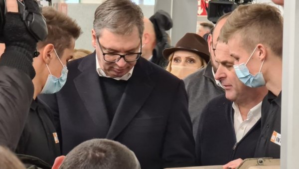 ПРЕДСЕДНИК ОБЕЋАО ВЕЛИКА УЛАГАЊА: Следи обнова гимназије, Опште болнице и Дома здравља у вредности од 15 милиона евра ПРЕДСЕДНИК ОБЕЋАО ВЕЛИКА УЛАГАЊА: Следи обнова гимназије, Опште болнице и Дома здравља у вредности од 15 милиона евра