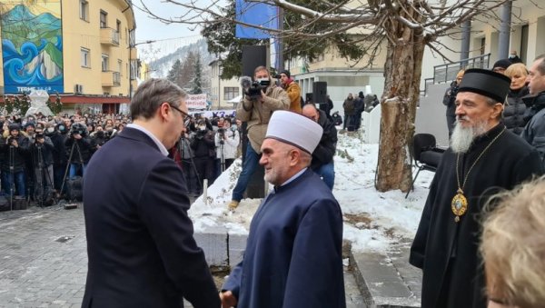 ПРЕДСЕДНИЧЕ, НАВУКЛИ СТЕ БЕС! Муфтија Вучићу: Све што обећате, то и испуните ПРЕДСЕДНИЧЕ, НАВУКЛИ СТЕ БЕС! Муфтија Вучићу: Све што обећате, то и испуните