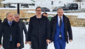 VUČIĆ OBIŠAO PRIBOJ Predsednik poslao jasnu poruku: Isti smo u svemu i po svemu (FOTO/VIDEO) VUČIĆ OBIŠAO PRIBOJ Predsednik poslao jasnu poruku: Isti smo u svemu i po svemu (FOTO/VIDEO)