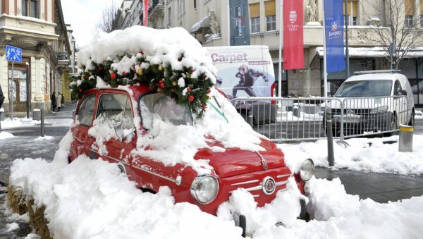 СНЕЖНЕ СКУЛПТУРЕ БЕОГРАДА: Бели прекривач је градским улицама дао нови изглед (ФОТО) СНЕЖНЕ СКУЛПТУРЕ БЕОГРАДА: Бели прекривач је градским улицама дао нови изглед (ФОТО)