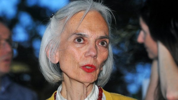 НЕ ТРЕБА ЈОЈ МИЛОСТИЊА, ВЕЋ ПОШТОВАЊЕ: Иницијатива Милана Кнежевића из ДФ да глумица добије црногорско држављанство стигла у Скупштину НЕ ТРЕБА ЈОЈ МИЛОСТИЊА, ВЕЋ ПОШТОВАЊЕ: Иницијатива Милана Кнежевића из ДФ да глумица добије црногорско држављанство стигла у Скупштину