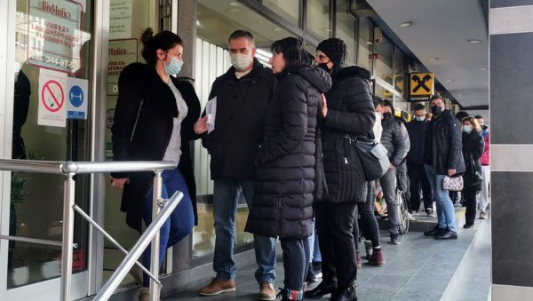 ПОЛОВИНА НЕЋЕ ИЗБЕЋИ ВИРУС: Потврђено готово 13.000 нових инфицираних за дан, у петак заседа Кризни штаб ПОЛОВИНА НЕЋЕ ИЗБЕЋИ ВИРУС: Потврђено готово 13.000 нових инфицираних за дан, у петак заседа Кризни штаб