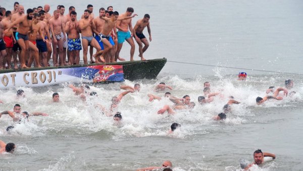 ПЛИВАЊЕ ЗА ЧАСНИ КРСТ: Пријаве и прегледи у суботу у Земуну ПЛИВАЊЕ ЗА ЧАСНИ КРСТ: Пријаве и прегледи у суботу у Земуну