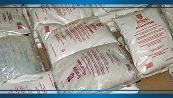 ПОДЕЛА СОЛИ У ЗЕМУНУ: Грађани могу преузети вреће на неколико локација ПОДЕЛА СОЛИ У ЗЕМУНУ: Грађани могу преузети вреће на неколико локација
