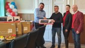 РАЧУНАРИ ЗА БОЛНИЦУ У ЗРЕЊАНИНУ: Захвалност за велико пожртвовање и херојску борбу РАЧУНАРИ ЗА БОЛНИЦУ У ЗРЕЊАНИНУ: Захвалност за велико пожртвовање и херојску борбу