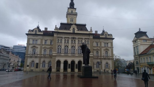 ПО ПЕТ ХИЉАДА ДИНАРА: Новчана помоћ деци са сметњама у развоју и корисницима социјалне помоћи ПО ПЕТ ХИЉАДА ДИНАРА: Новчана помоћ деци са сметњама у развоју и корисницима социјалне помоћи