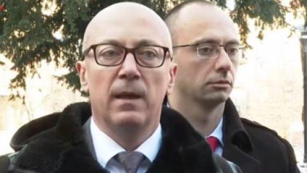 БРИСЕЛ ДА ПРЕЂЕ СА РЕЧИ НА ДЕЛА: Срби са Косова се обратили јавности након састанка са Вучићем БРИСЕЛ ДА ПРЕЂЕ СА РЕЧИ НА ДЕЛА: Срби са Косова се обратили јавности након састанка са Вучићем
