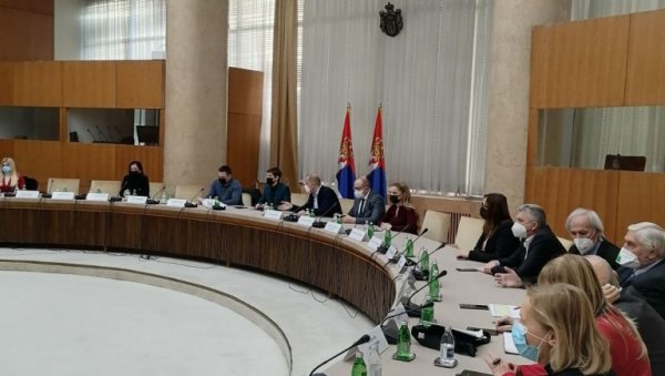 НОВА ОДЛУКА КРИЗНОГ ШТАБА: Карантин у Србији скраћен на седам дана НОВА ОДЛУКА КРИЗНОГ ШТАБА: Карантин у Србији скраћен на седам дана