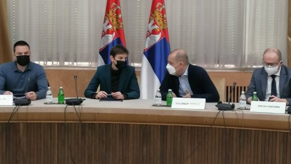 ЗАВРШЕНА СЕДНИЦА КРИЗНОГ ШТАБА Гојковић: Између друге и бустер дозе је довољно да прође 3 месеца ЗАВРШЕНА СЕДНИЦА КРИЗНОГ ШТАБА Гојковић: Између друге и бустер дозе је довољно да прође 3 месеца