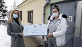 ZLATNIK I 50.000 DINARA ZA LUKU LEGENA: Gradonačelnica darovala prvorođenu bebu u Vršcu ZLATNIK I 50.000 DINARA ZA LUKU LEGENA: Gradonačelnica darovala prvorođenu bebu u Vršcu