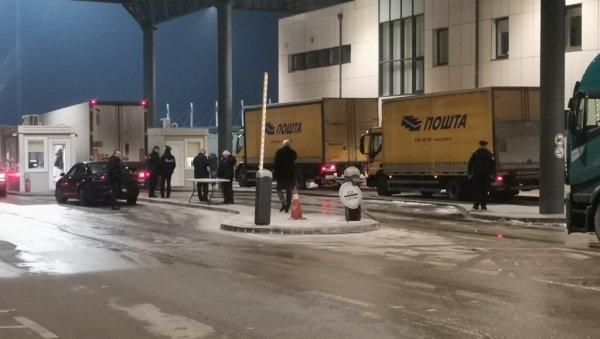 ДРАМА НА МЕРДАРУ: Ухапшен координатор РИК, одведен у непознатом правцу! Заплењен материјал за референдум ДРАМА НА МЕРДАРУ: Ухапшен координатор РИК, одведен у непознатом правцу! Заплењен материјал за референдум