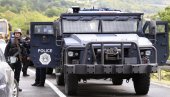 НАПЕТО У ЗВЕЧАНУ: Полиција лажне државе бацила сузавац, КФОР под пуном ратном опремом НАПЕТО У ЗВЕЧАНУ: Полиција лажне државе бацила сузавац, КФОР под пуном ратном опремом
