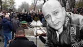ПРЕБАЧЕНО ЏЕЈЕВО ТЕЛО: Излила се вода у Алеји заслужних, испуњена му жеља - да поред њега почива ПРЕБАЧЕНО ЏЕЈЕВО ТЕЛО: Излила се вода у Алеји заслужних, испуњена му жеља - да поред њега почива