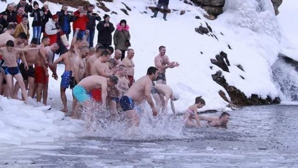 НЕМА ПЛИВАЊА ЗА ЧАСНИ КРСТ: Због тешке епидемиолошке ситуације организатори одустали од свечаности