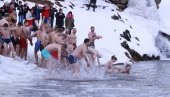 ČASNI KRST NA NAJVEĆOJ VISINI U SRBIJI: Biće plivanja na Vlasinskom jezeru ČASNI KRST NA NAJVEĆOJ VISINI U SRBIJI: Biće plivanja na Vlasinskom jezeru