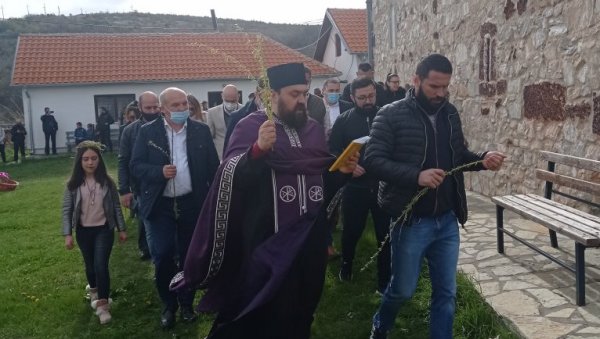 ЗАЉУБИО САМ СЕ ЗАУВЕК У НАШ КОСМЕТ И МОЈУ СОЊУ! Свештеник Стево Митрић из Братунца дошао на КиМ пре 16 година и ту остао ЗАЉУБИО САМ СЕ ЗАУВЕК У НАШ КОСМЕТ И МОЈУ СОЊУ! Свештеник Стево Митрић из Братунца дошао на КиМ пре 16 година и ту остао