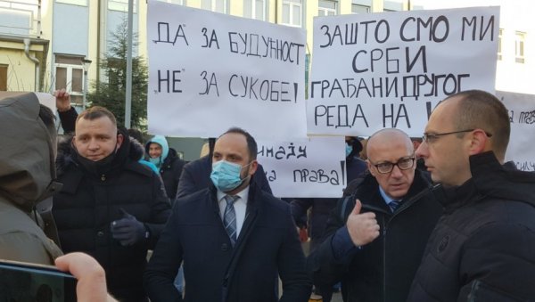 СРБИ ПОСЛАЛИ СНАЖНУ ПОРУКУ ПРИШТИНИ: Избора 3. априла ће бити! СРБИ ПОСЛАЛИ СНАЖНУ ПОРУКУ ПРИШТИНИ: Избора 3. априла ће бити!