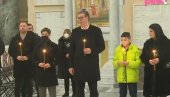 ВУЧИЋ У ХРАМУ СВЕТОГ САВЕ: Председник запалио свећу за Оливера Ивановића (ВИДЕО) ВУЧИЋ У ХРАМУ СВЕТОГ САВЕ: Председник запалио свећу за Оливера Ивановића (ВИДЕО)