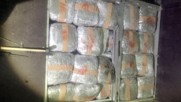 СПАЉЕНО 10 ТОНА ДРОГЕ: Улична вредност наркотика 26 милиона евра СПАЉЕНО 10 ТОНА ДРОГЕ: Улична вредност наркотика 26 милиона евра