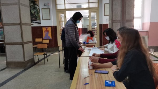 РЕЗУЛТАТИ РЕФЕРЕНДУМА: Овако је гласала Србија РЕЗУЛТАТИ РЕФЕРЕНДУМА: Овако је гласала Србија