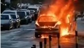 ДРАМА НА МИЉАКОВЦУ: Ауто се запалио се усред вожње, жена одмах излетела (ВИДЕО) ДРАМА НА МИЉАКОВЦУ: Ауто се запалио се усред вожње, жена одмах излетела (ВИДЕО)