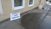 НАЈРИЗИЧНИЈЕ КРЕТАЊЕ ПОРЕД ЗГРАДА: Опасност од пада леденица и снега са кровова НАЈРИЗИЧНИЈЕ КРЕТАЊЕ ПОРЕД ЗГРАДА: Опасност од пада леденица и снега са кровова