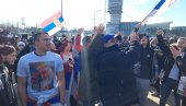 ВЕЛИЧАНСТВЕН ДОЧЕК ЗА НОВАКА: Навијачи овом поруком дочекали Ђоковића (ВИДЕО) ВЕЛИЧАНСТВЕН ДОЧЕК ЗА НОВАКА: Навијачи овом поруком дочекали Ђоковића (ВИДЕО)