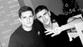 UMESTO DA SLAVE ROĐENDAN, GRCAJU U SUZAMA: Tuga u kućama nastradalih mladića kod Vršca (FOTO/VIDEO) UMESTO DA SLAVE ROĐENDAN, GRCAJU U SUZAMA: Tuga u kućama nastradalih mladića kod Vršca (FOTO/VIDEO)