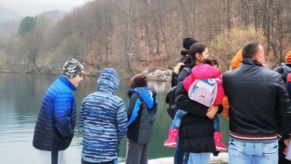ВЕЋ ПРИЈАВЉЕНО 40 УЧЕСНИКА: Сутра последњи дан да се јаве најхрабрији за Богојављенско пливање на Грзи ВЕЋ ПРИЈАВЉЕНО 40 УЧЕСНИКА: Сутра последњи дан да се јаве најхрабрији за Богојављенско пливање на Грзи