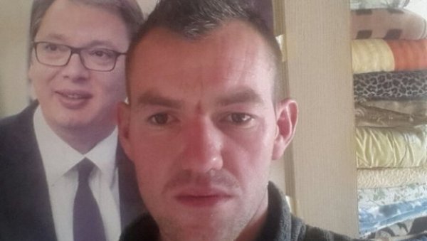 ДОК ЈЕ ПРЕДСЕДНИК СА МНОМ, ЈА СЕ НЕ БОЈИМ: Милан, кога су јуче брутално напали Албанци, послао снажну поруку Вучићу ДОК ЈЕ ПРЕДСЕДНИК СА МНОМ, ЈА СЕ НЕ БОЈИМ: Милан, кога су јуче брутално напали Албанци, послао снажну поруку Вучићу