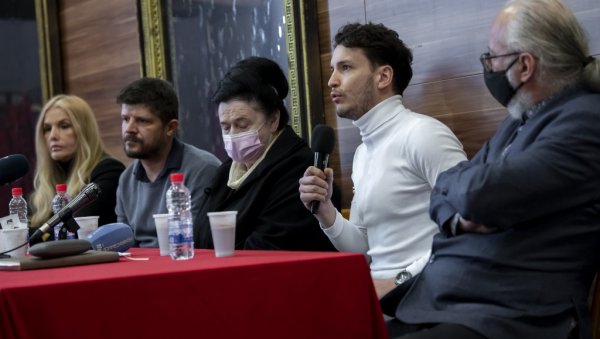 ЛАУРЕАТ АЉОША ЂИДИЋ: Одлучен добитник награде Задужбине „Предраг Пеђа Томановић“ ЛАУРЕАТ АЉОША ЂИДИЋ: Одлучен добитник награде Задужбине „Предраг Пеђа Томановић“