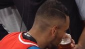 NIK TO RADI SA STILOM: Pio pivo tokom meča, pa pričao o romansi sa Novakom (VIDEO) NIK TO RADI SA STILOM: Pio pivo tokom meča, pa pričao o romansi sa Novakom (VIDEO)