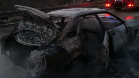 ČOVEK IZGOREO U ZAPALJENOM AUTOMOBILU U SURČINU: Vatrogasci ugasili vozilo pa otkrili jeziv prizor! ČOVEK IZGOREO U ZAPALJENOM AUTOMOBILU U SURČINU: Vatrogasci ugasili vozilo pa otkrili jeziv prizor!