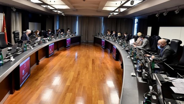 МЕДИЈИ У ЦРНОЈ ГОРИ: Влада донела одлуку о скраћењу мандата у скупштини Црне Горе МЕДИЈИ У ЦРНОЈ ГОРИ: Влада донела одлуку о скраћењу мандата у скупштини Црне Горе