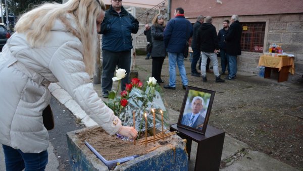 НАПАЈАЊЕ НИЈЕ УГАСИЛО КАМЕРЕ: У наставку суђења за убиство Оливера Ивановића саслушани службеници Електрокосмета НАПАЈАЊЕ НИЈЕ УГАСИЛО КАМЕРЕ: У наставку суђења за убиство Оливера Ивановића саслушани службеници Електрокосмета