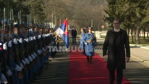 ВУЧИЋ У ДОМУ ГАРДЕ: Председник Србије присуствовао састанку о резултатима Војске у 2021. години (ВИДЕО) ВУЧИЋ У ДОМУ ГАРДЕ: Председник Србије присуствовао састанку о резултатима Војске у 2021. години (ВИДЕО)