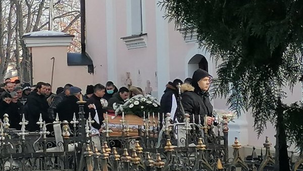 САХРАЊЕН МЛАДИ ФУДБАЛЕР ИЗ ВРШЦА: Јауци се проламали гробљем, велики број људи испратио Кристијана на вечни починак (ФОТО/ВИДЕО) САХРАЊЕН МЛАДИ ФУДБАЛЕР ИЗ ВРШЦА: Јауци се проламали гробљем, велики број људи испратио Кристијана на вечни починак (ФОТО/ВИДЕО)