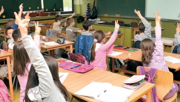 У КЛУПАМА ОД ПОНЕДЕЉКА: Вирус корона неће спречити планирани почетак другог полугодишта у школама Српске У КЛУПАМА ОД ПОНЕДЕЉКА: Вирус корона неће спречити планирани почетак другог полугодишта у школама Српске