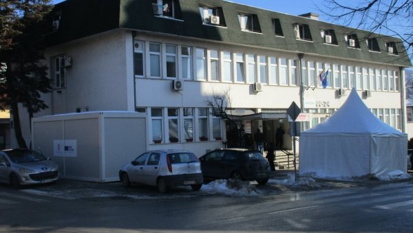 ПРЕМИНУО ЈОШ ЈЕДАН ПАЦИЈЕНТ: Мањи број заражених у Горњем Милановцу ПРЕМИНУО ЈОШ ЈЕДАН ПАЦИЈЕНТ: Мањи број заражених у Горњем Милановцу