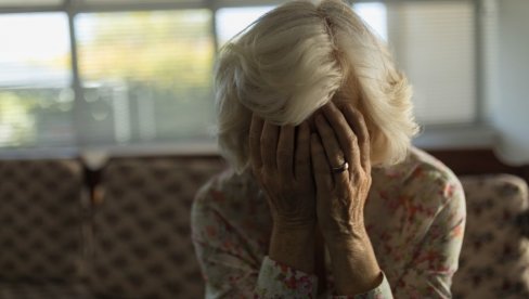 PENZIONERKA IZGUBILA SVE PARE, KILO ZLATA I STAN: Dva poziva uništila su joj život