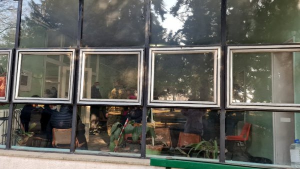 У ДЕЧЈОЈ КОВИД АМБУЛАНТИ 62 ПРЕГЛЕДА ЗА ДАН: Пад броја позитивних у Пчињском округу, али раст процента заражених У ДЕЧЈОЈ КОВИД АМБУЛАНТИ 62 ПРЕГЛЕДА ЗА ДАН: Пад броја позитивних у Пчињском округу, али раст процента заражених