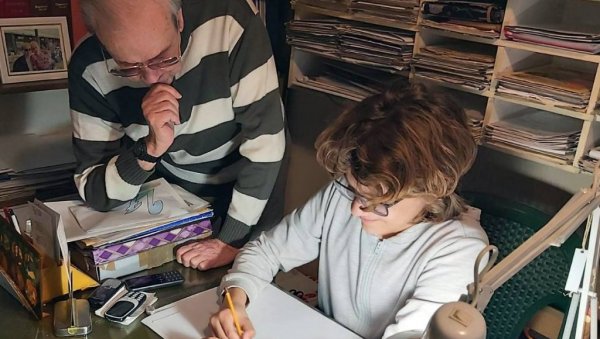 УНУК ЦРТА СТРИП ЈУНАКЕ КАО ДЕДА: Успех Саве Николића, основца из Ваљева УНУК ЦРТА СТРИП ЈУНАКЕ КАО ДЕДА: Успех Саве Николића, основца из Ваљева