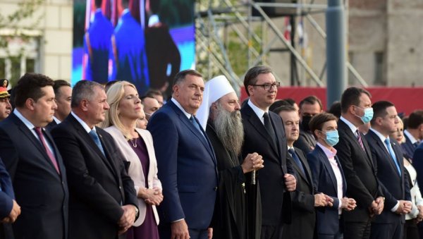МИЛО И ЗВИЦЕР ЦИЉАЈУ ВУЧИЋА: Службе не релативизују сазнања Шешеља да председнику раде о глави МИЛО И ЗВИЦЕР ЦИЉАЈУ ВУЧИЋА: Службе не релативизују сазнања Шешеља да председнику раде о глави